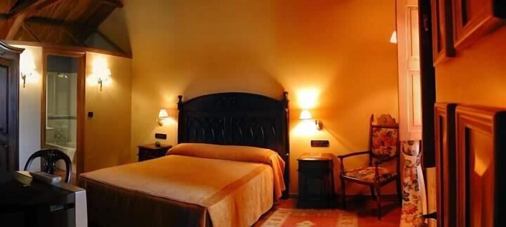 Pazo De Adran Hotel Milladoiro Exterior photo