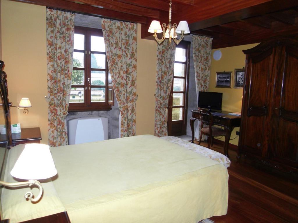 Pazo De Adran Hotel Milladoiro Room photo